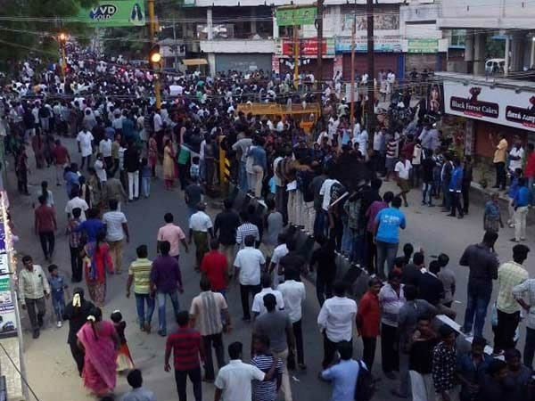 Protest against Sterlite plant continues as 48th day in Thoothukudi Protest against Sterlite plant continues as 48th day in Thoothukudi