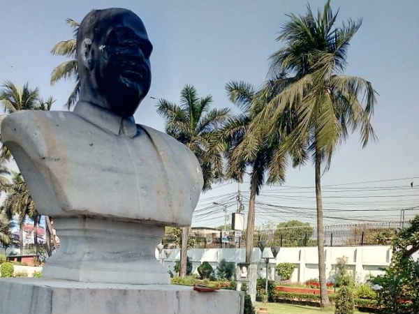 Syama Prasad Mukherjee's statue blackened in Kolkata Syama Prasad Mukherjee's statue blackened in Kolkata