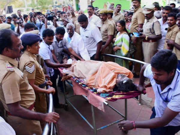 Theni Collector Pallavi officially announces that 9 were died Theni Collector Pallavi officially announces that 9 were died