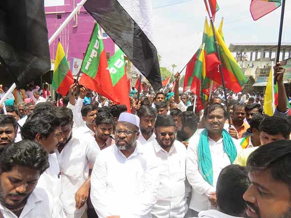 TN Political leaders started rally towards Neikunnam to stop ONGCC works TN Political leaders started rally towards Neikunnam to stop ONGCC works