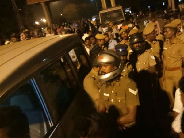 இலவச உணவு கேட்டு