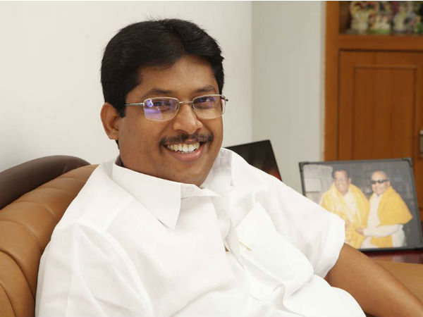 வீரபாண்டி ஆறுமுகம் உறவினர்
