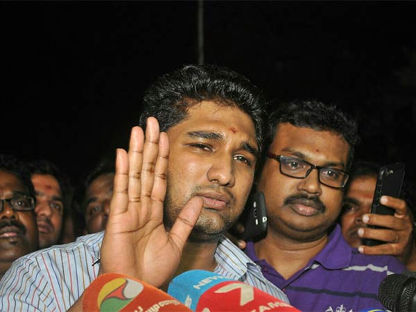அரசியலுக்கு வரும் விவேக்