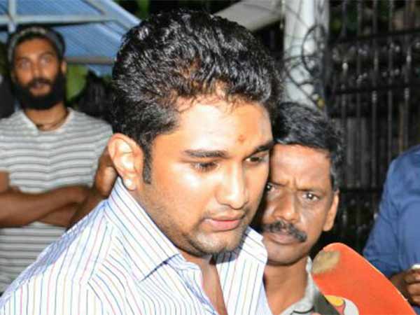 Sasikala nephew Vivek in TN law university NRI quota scam Sasikala nephew Vivek in TN law university NRI quota scam