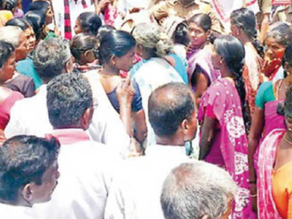 Women activists protest against Arya Women activists protest against Arya
