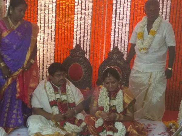கஷ்டமாகத்தான் இருக்கிறது