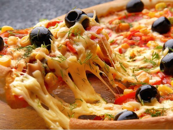 up woman cop suspended for demanding pizza from complainant up woman cop suspended for demanding pizza from complainant