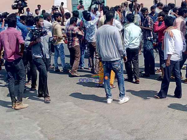 35 youth protest against the Central Government in Cuddalore were arrested 35 youth protest against the Central Government in Cuddalore were arrested