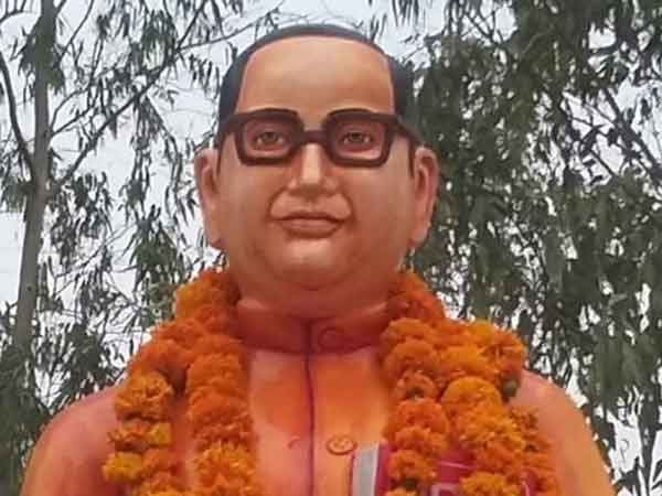 காவி நிறத்தில் அம்பேத்கர் சிலை