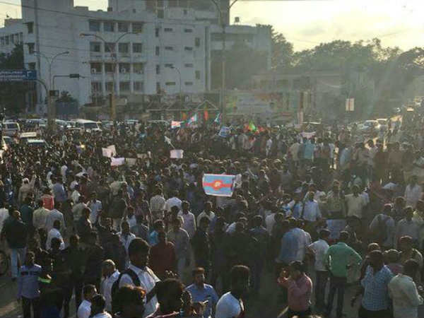 Severe protest occurs in Anna Salai: various organisations opposes IPL Severe protest occurs in Anna Salai: various organisations opposes IPL