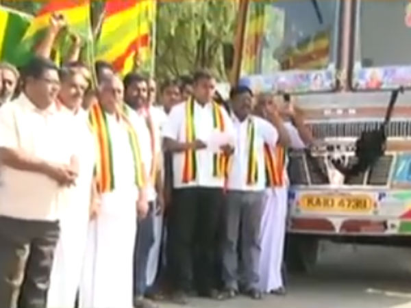 Karnataka Registration vehicles are boycotted near erode Karnataka Registration vehicles are boycotted near erode
