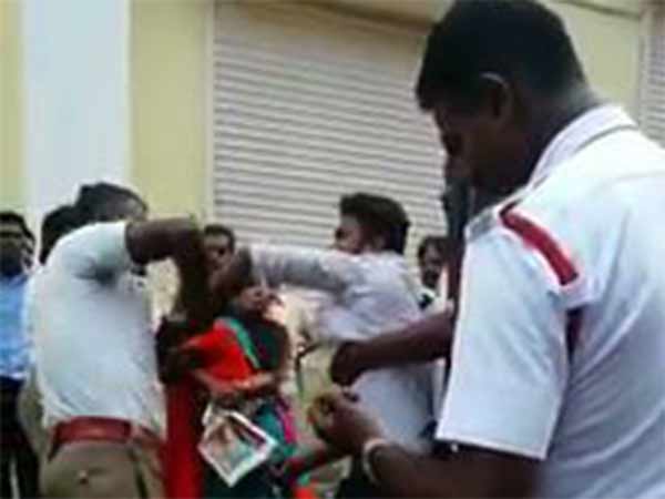 சட்டையை பிடித்த பிரகாஷ்