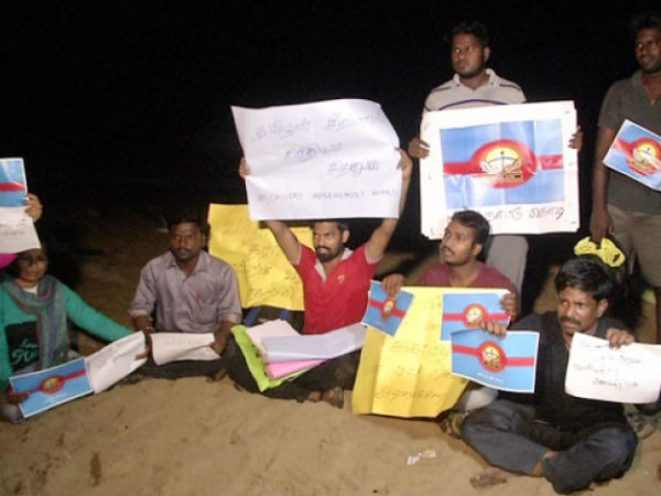 Youth gathers in Chennai Besant Nagar for Cavuery protest Youth gathers in Chennai Besant Nagar for Cavuery protest