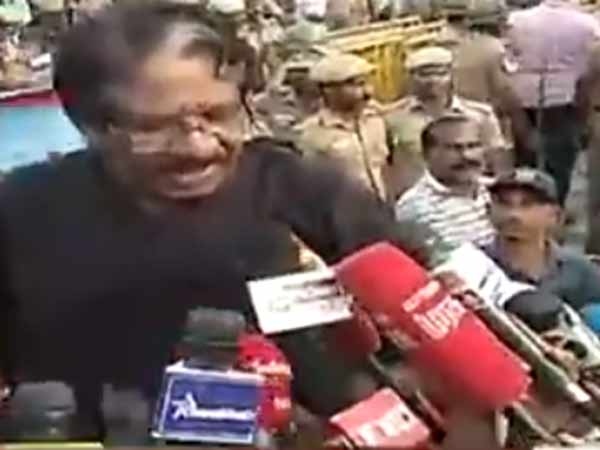 Bharathiraja refused to go out Bharathiraja refused to go out