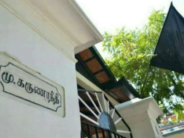 Chennai Anna arivalayam, Karunanidhi, Vaiko residence tied blackflag for modi Chennai Anna arivalayam, Karunanidhi, Vaiko residence tied blackflag for modi