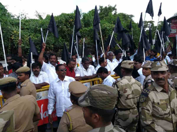 இயக்குநர்கள் போராட்டம்
