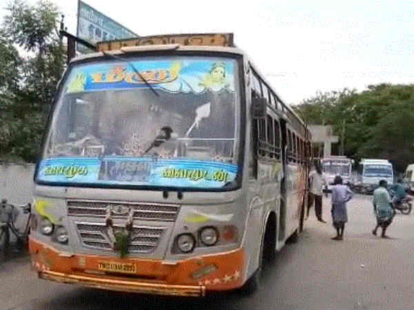 Accident at bus near Panruti-20 injured Accident at bus near Panruti-20 injured
