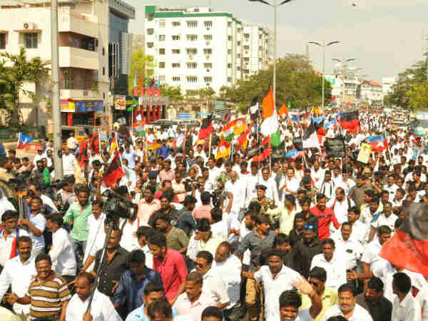திடீர் பேரணி