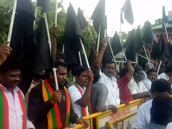 எதிர்கட்சியினர் எதிர்ப்பு