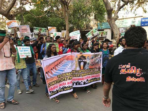மத்திய அரசுக்கு எதிராக முழக்கம்