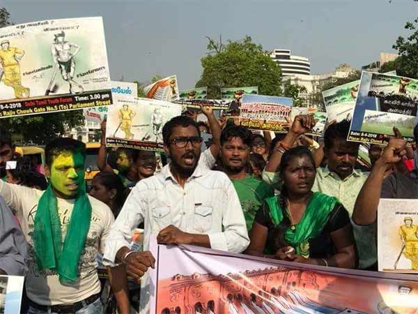 டெல்லி வாழ் தமிழர்கள் போராட்டம்