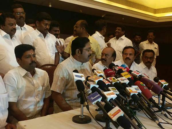 தினகரனின் ஸ்லீப்பர் செல்கள்