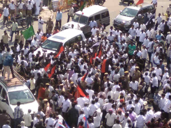 உலக கவனத்தை ஈர்க்க என்ன செய்ய வேண்டும்