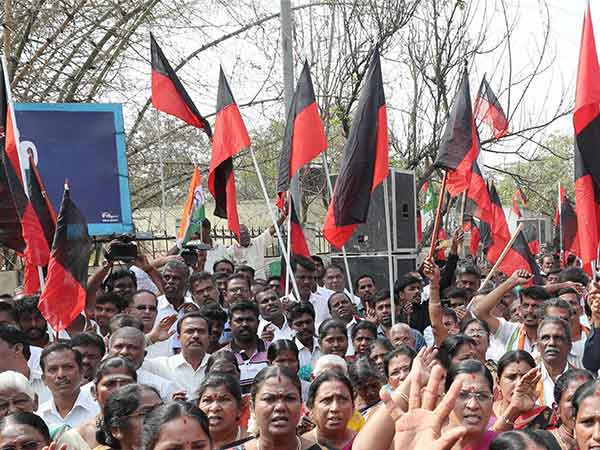 Coimbatore DMK conducts different way of protest against centre Coimbatore DMK conducts different way of protest against centre