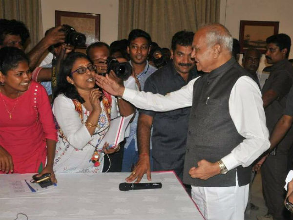 Governor Banwarilal Purohit pat on the cheek of the lady reporter Governor Banwarilal Purohit pat on the cheek of the lady reporter