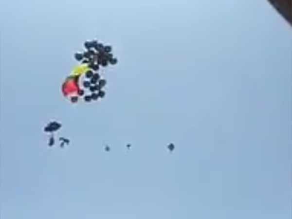 Tamilaga Vazhvurimai katchi waves black balloons near Stadium Tamilaga Vazhvurimai katchi waves black balloons near Stadium