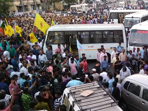 War field situation around Chepak and Anna salai due to Protest War field situation around Chepak and Anna salai due to Protest