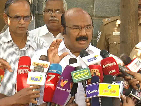 Jayakumar welcomes Rajini Tweet on Policeman attack Jayakumar welcomes Rajini Tweet on Policeman attack