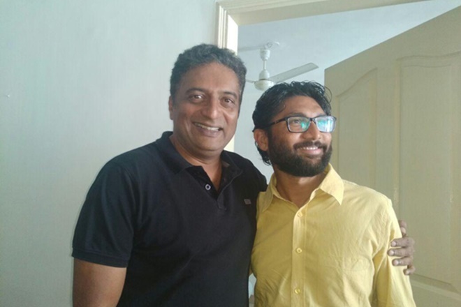Actor Prakash raj, Jignesh Mevani in Karnaataka Election Campaign Actor Prakash raj, Jignesh Mevani in Karnaataka Election Campaign