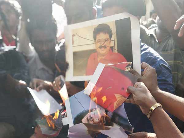 போலீஸ் தயக்கம்