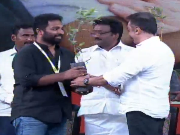 Kamal presents trees to the people who joined in Makkal Needhi Maiam Kamal presents trees to the people who joined in Makkal Needhi Maiam
