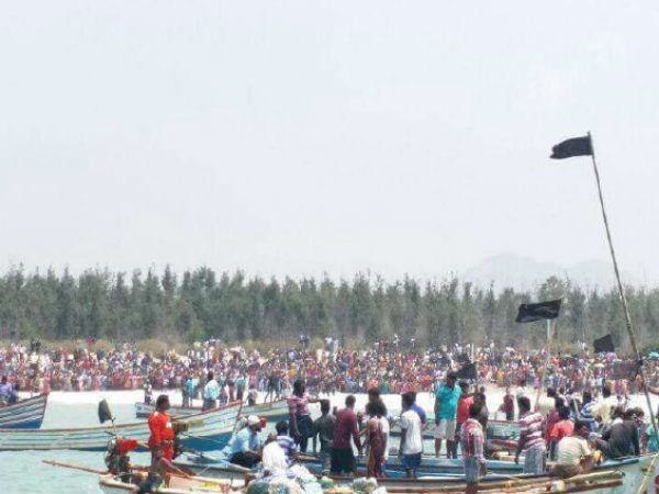 மீனவர்கள் போராட்டத்தால் பரபரப்பு