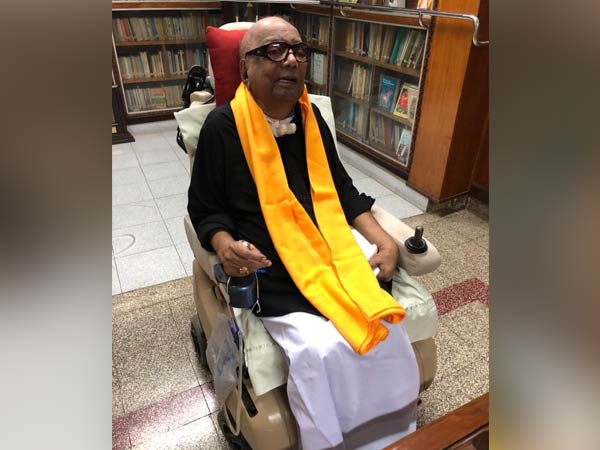 Karunanidhi wears black shirt as mark of protest against PM Narendra Modi Karunanidhi wears black shirt as mark of protest against PM Narendra Modi