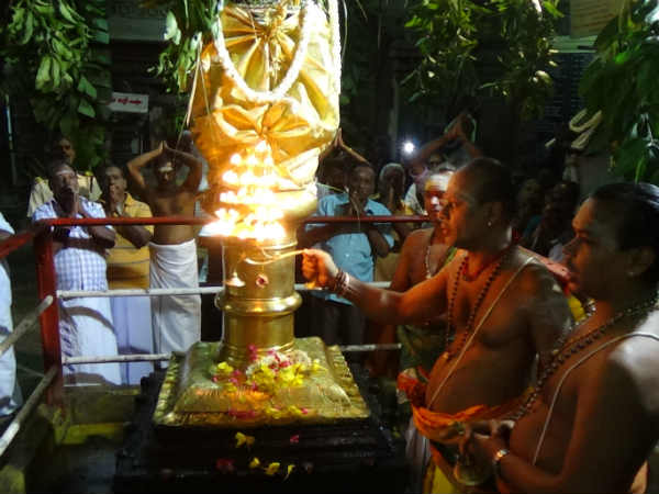 கொடி மரத்திற்கு சிறப்பு ஆராதனை