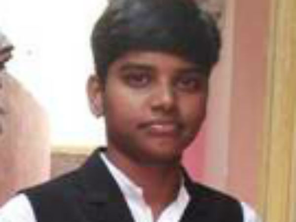 மாணவியை திட்டிய பேராசிரியர்
