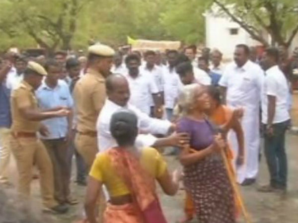 Five Women tried to torch themselves infront of Minister Five Women tried to torch themselves infront of Minister