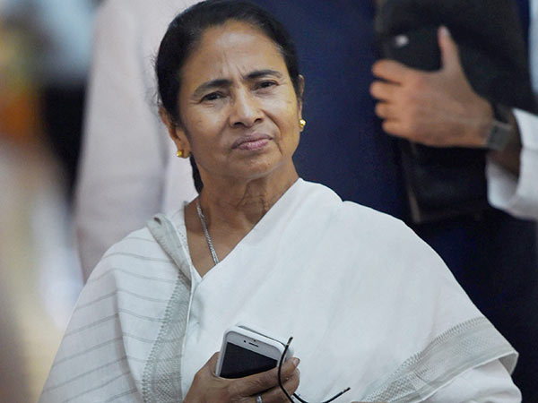 Cash crunch: Financial Emergency going on in the country? asks Mamata Banerjee Cash crunch: Financial Emergency going on in the country? asks Mamata Banerjee