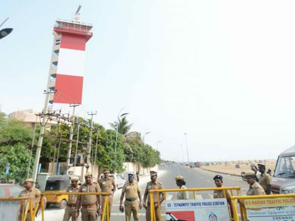 கடற்கரையை மூடினர்