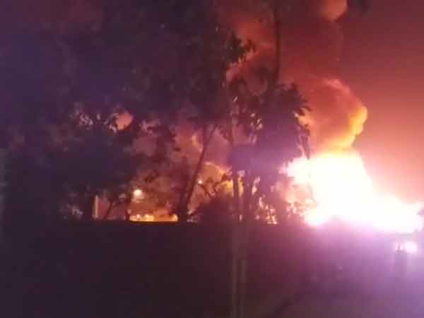 Massive fire broke out in Rohingya refugee camp in Delhi Massive fire broke out in Rohingya refugee camp in Delhi