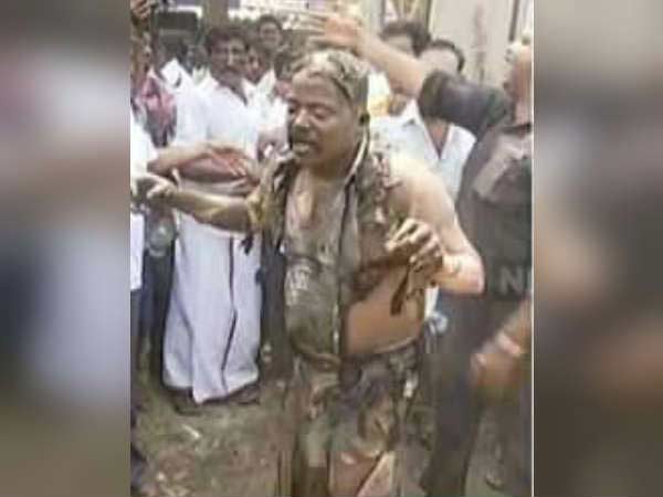 உரிமைக்காக உயிர்விடும் போராட்டக்காரர்கள்