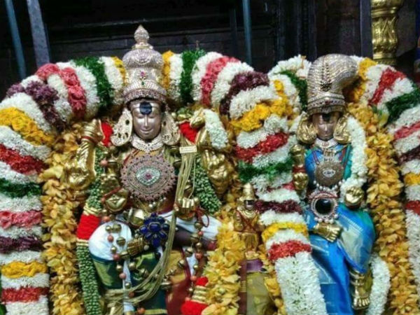 கள்ளழகர் வைகையில் இறங்குதல்
