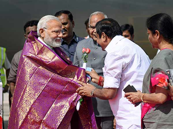 பச்சைக்கம்பள வரவேற்பு