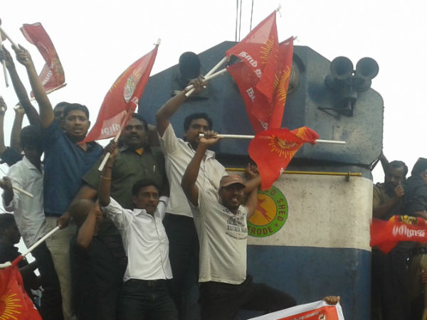 Naam Tamilar Katchi cadres arrested for rail roko Naam Tamilar Katchi cadres arrested for rail roko