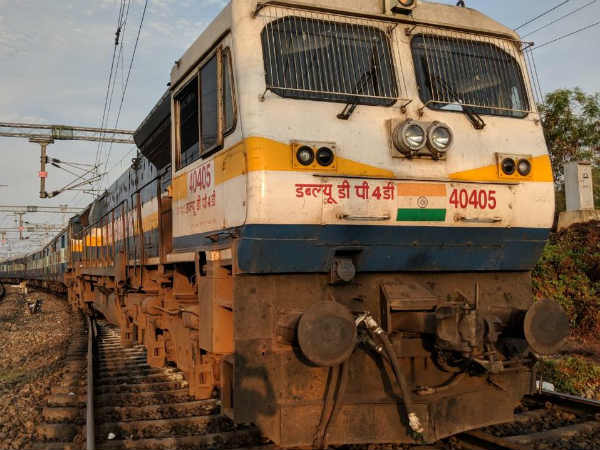 Pallavan Express Engine Derails at Trichy Pallavan Express Engine Derails at Trichy