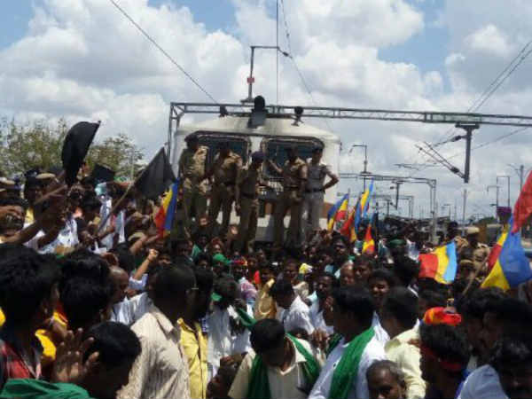 கவனத்தோடு போராடுங்கள்