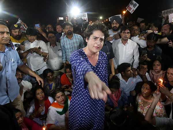 Rahul Gandhi Leads Candlelight Vigil In Delhi India gate demanding Justice for Kathua, Unnao rape Cases Rahul Gandhi Leads Candlelight Vigil In Delhi India gate demanding Justice for Kathua, Unnao rape Cases